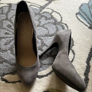 Jessica Simpson Size 8.5 gray pumps